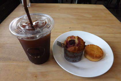 アイス・アメリカーノとデザート